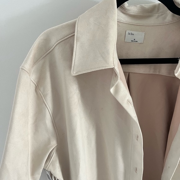 Aritzia Oversized Suede Button Up Size M - Picture 3 of 4